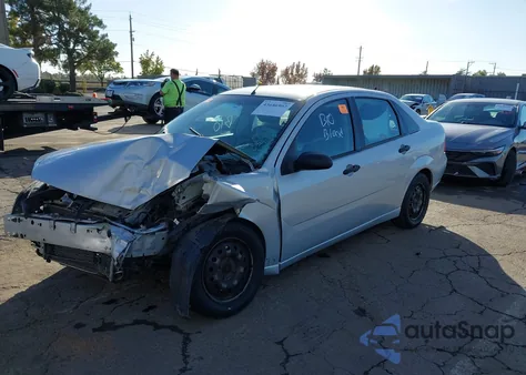 2005 Ford Focus Zx4 z USA, uszkodzony, nr VIN 1FAFP34N95W268472